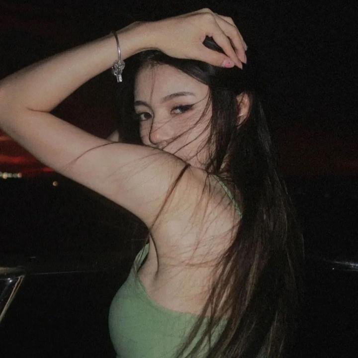 金牌客服董董恩